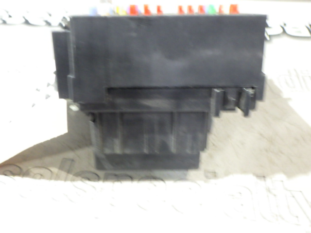 2004 2005 GMC 2500 3500 6.6 LLY DIESEL AUTO 4X4 OEM FUSE BOX