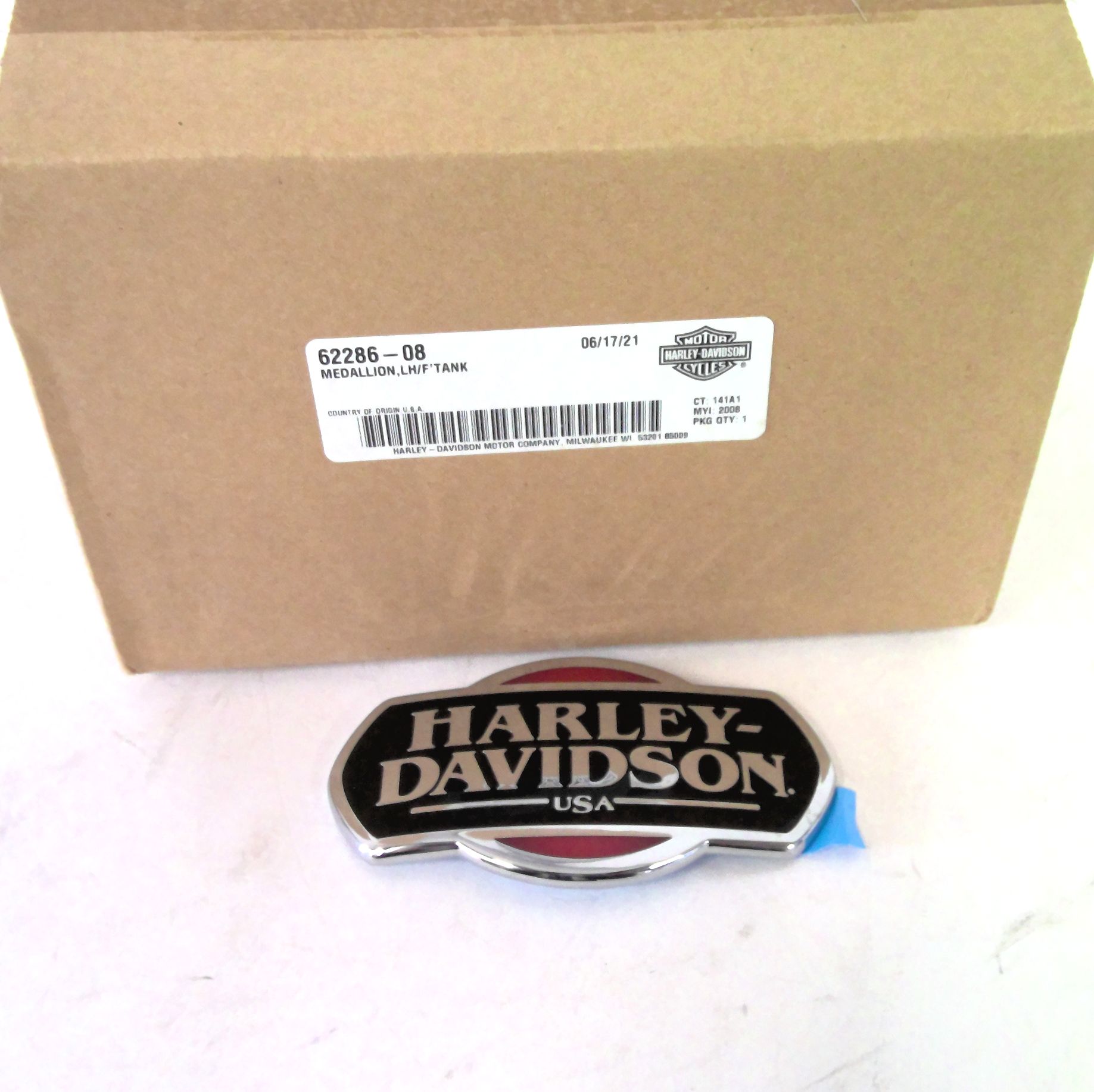NOS Genuine Harley Ultra Classic Left Tank Medallion 62286-08 | eBay