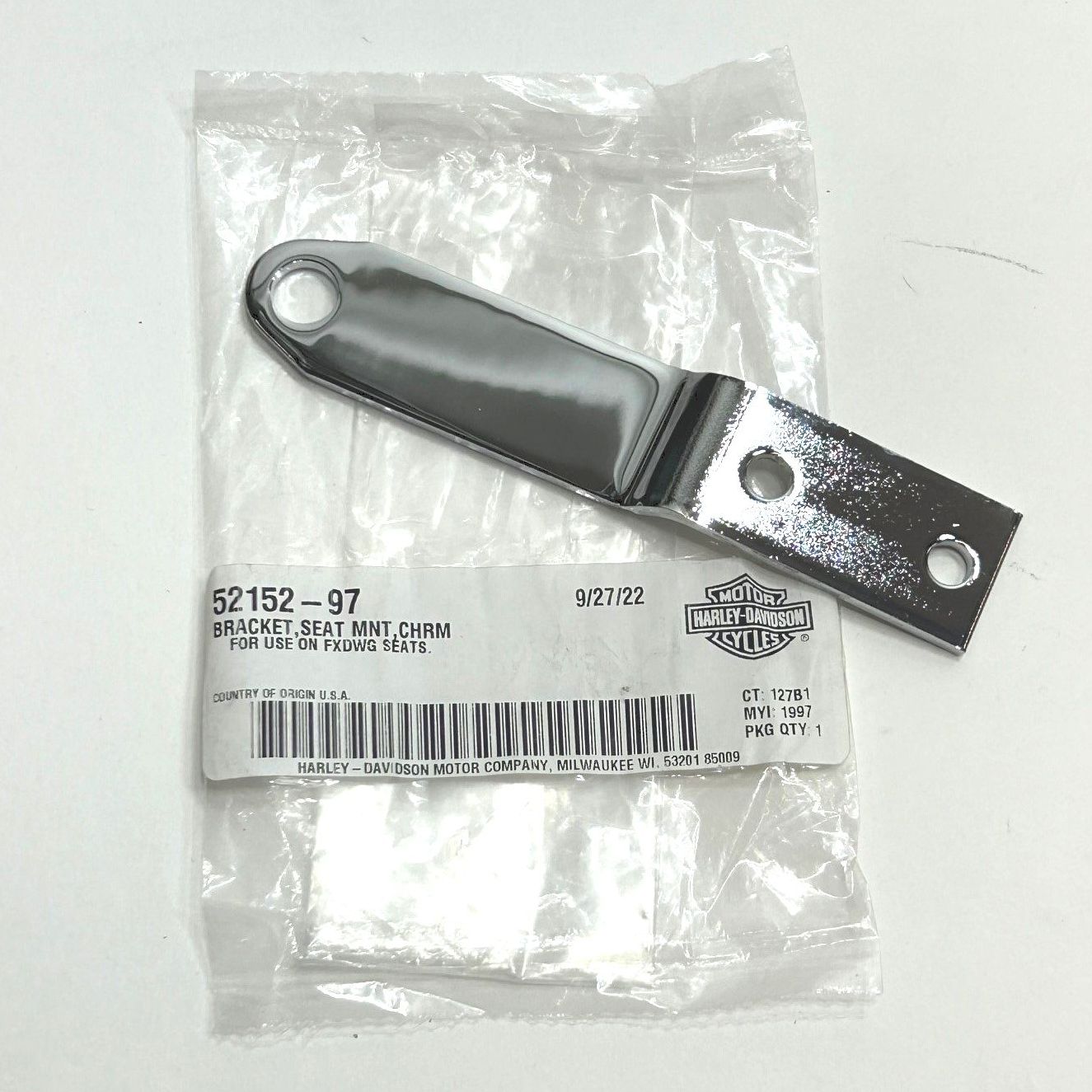 NEW Genuine Harley 2009-2017 Dyna Street Bob & WG Chrome seat