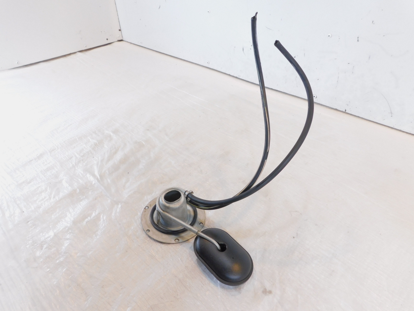 1993-2001 BMW R1100RS R1100 RS Fuel Tank Filler Cap Reduction