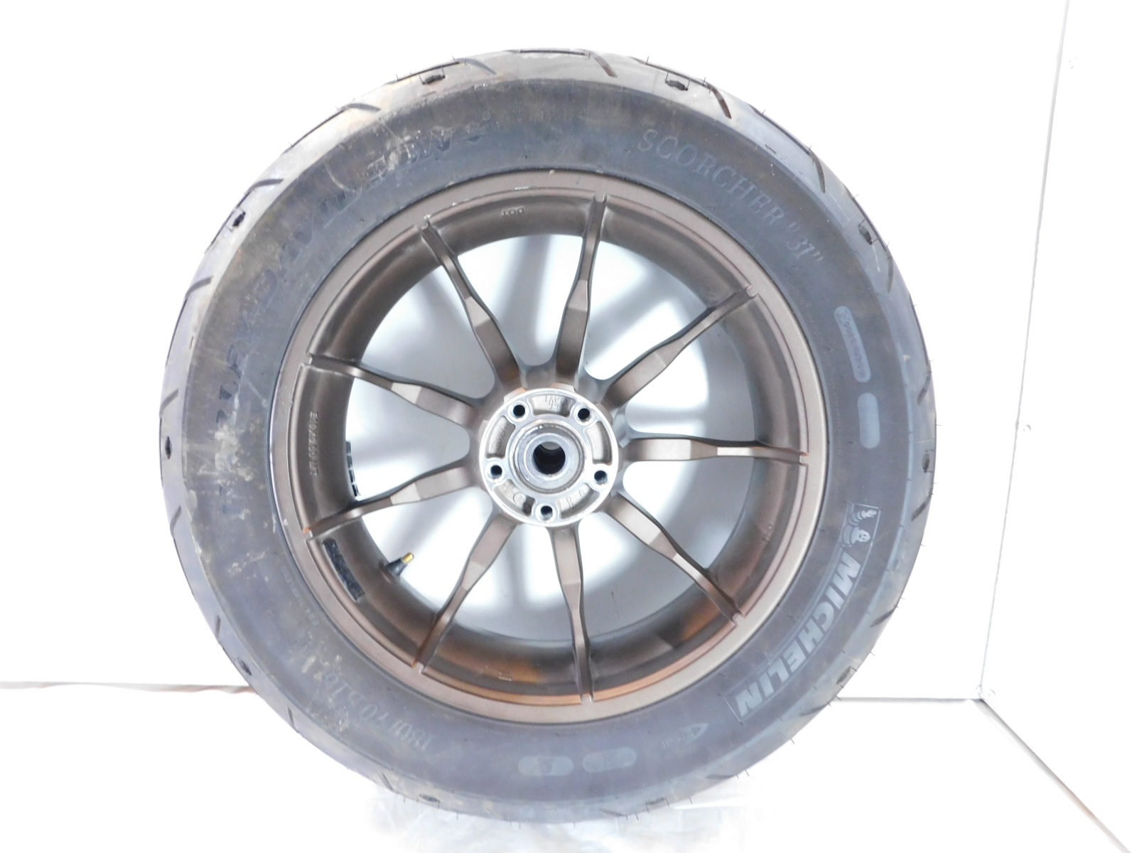 MICHELIN HARLEY-DAVIDSON ホイール 09-21 Harley Davidson Iron 883 XL883N Rear Tire Rim Wheel