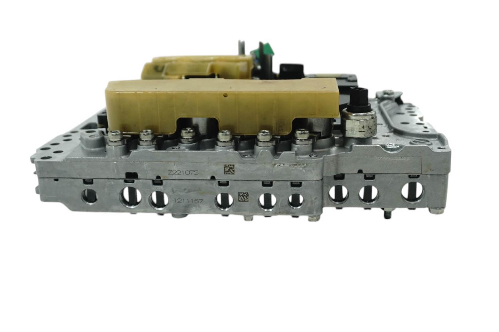 レナ 283740E - RE7R01A JR710E, VALVE BODY, HITACHI, THREADED HOLE