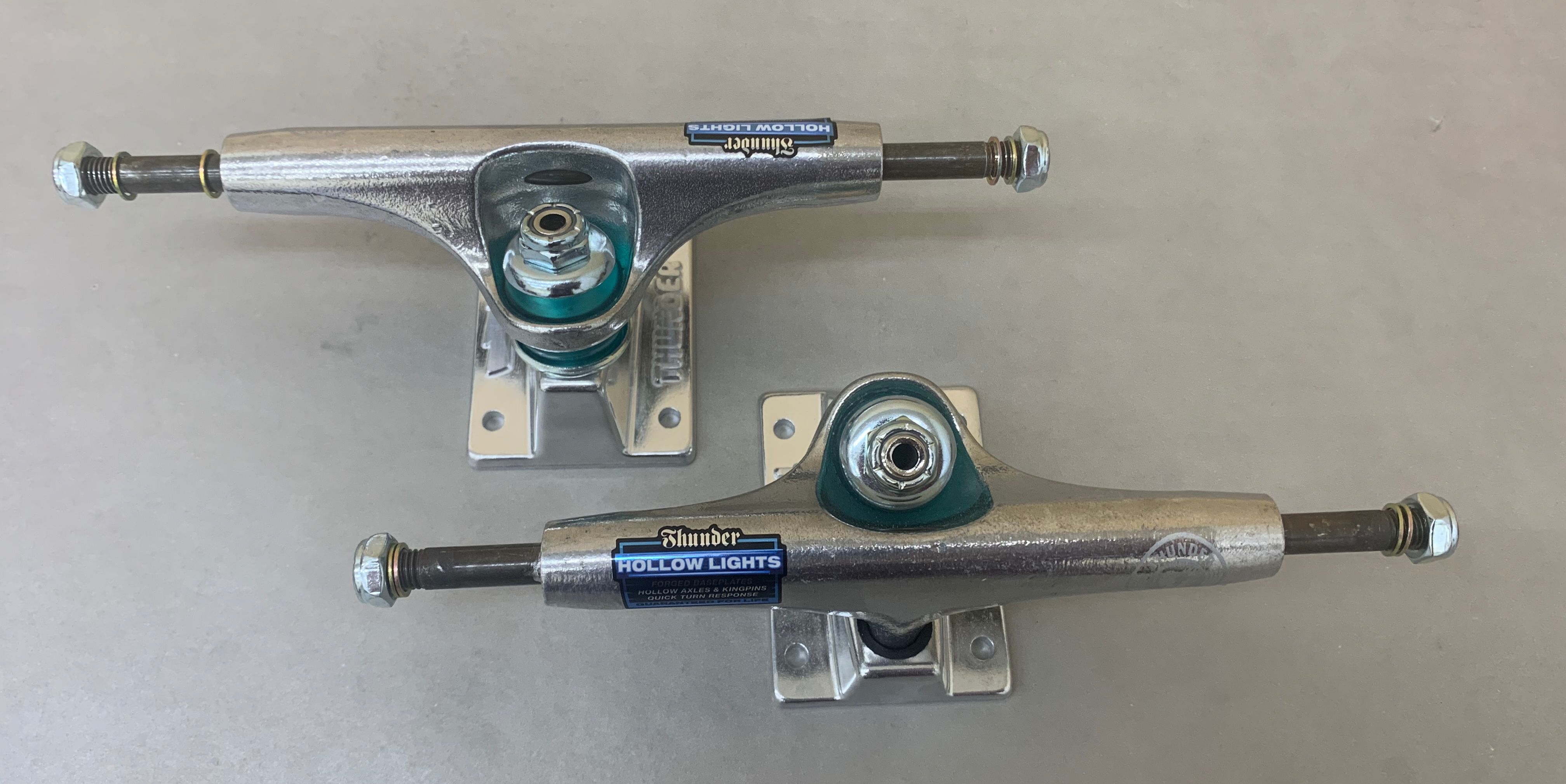 新品THUNDER TRUCK HOLLOW LIGHTS POLISH 147 Thunder Polished Hollow Lights II 147 Skateboard Truck | evo