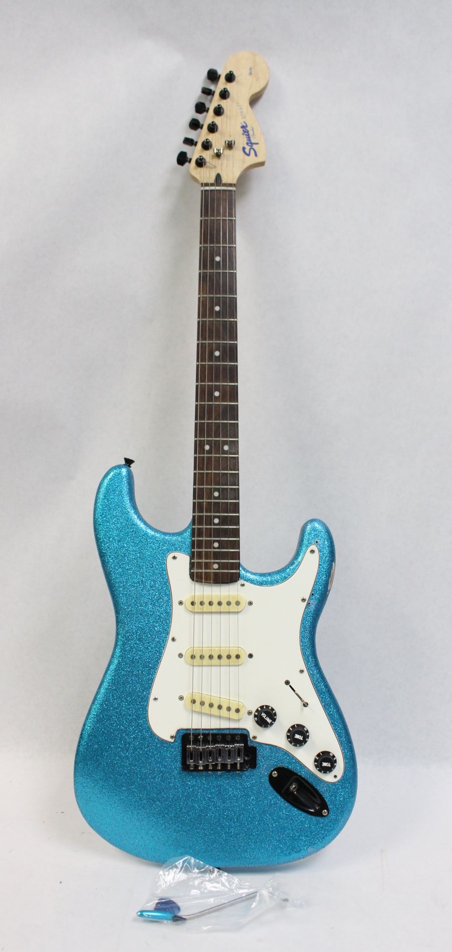 Squier by Fender Stratocaster メタリックブルー Squier by Fender Stratocaster Metallic Blue – Chicago Music