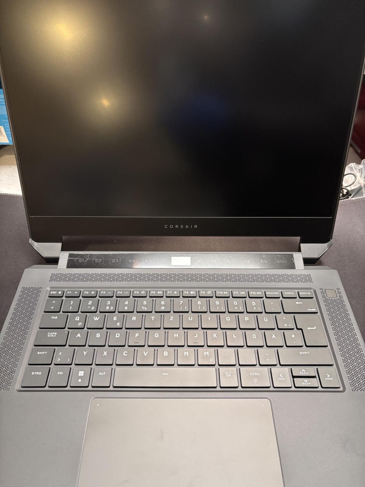 Corsair Voyager A1600 16” 1TB AMD Ryzen 7 16GB RAM Gaming Laptop- German Layout